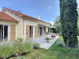 Maison de 160 m2 ,6 pièces, 5 chambres avec son terrain de 994m2 – proche du centre de Saint Didier au Mont d’Or