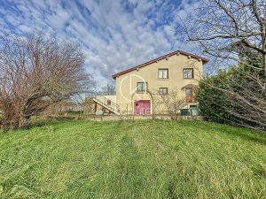 Maison Les Chères 6 pièce(s) 152 m2, 1183m2 de terrain non constructible, garage, cave et atelier, grand potentiel de rénovation.