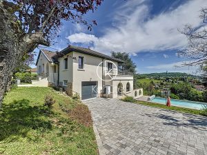 Maison Saint Didier Au Mont D’Or 7 pièce(s) 210m2 avec dépendance et grand garage, 1579m2 de terrain, au calme, situation privilégiée avec une belle vue dégagée.