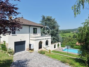 Maison Saint Didier Au Mont D’Or 7 pièce(s) 210m2 avec dépendance et grand garage, 1579m2 de terrain, au calme, situation privilégiée avec une belle vue dégagée.
