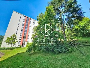 Tout à pied pour ce T3 à Lyon  de 57 m2 avec balcon