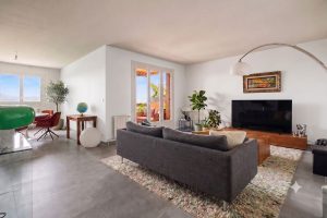 Appartement Sainte Foy Les Lyon 4 pièces108 m2, balcon avec vue sur Lyon, parking et garage. Proche du centre de Ste Foy.