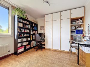 Appartement Champagne Au Mont D Or 7 pièce(s) 135 m2, 4 chambres et 1 bureau, 2 caves, 1 parking et 1 garage